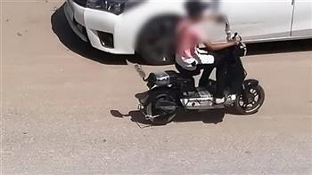   بعد قرار حظره.. حملات مكثفة لضبط «السكوتر الكهربائي» بالسويس