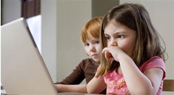   أستاذ قانون يكشف تفاصيل تنظيم استخدام الأطفال للإنترنت 
