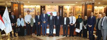   ميناء الإسكندرية يستقبل وفداً من خبراء دوليين لإعداد خريطة طريق الوقود البديل 