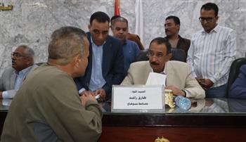   محافظ سوهاج يبحث مطالب المواطنين وحل مشكلاتهم