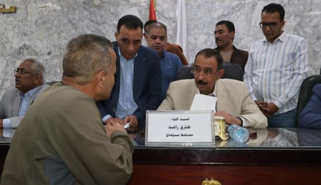 محافظ سوهاج يبحث مطالب المواطنين وحل مشكلاتهم