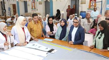   محافظ الوادي الجديد تتفقد مركز التدريب المهني ومصنع الملابس الجاهزة بالخارجة