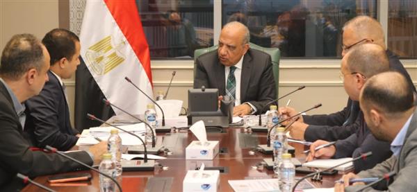 وزير الكهرباء يتابع مع مسئولي شركة تحيا مصر تطور الأعمال
