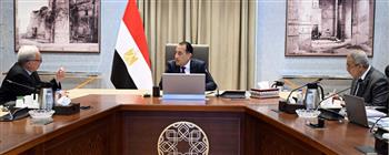   رئيس الوزراء يتابع مع نائبه للشئون الاقتصادية موقف خطة إعادة هيكلة الهيئات الاقتصادية