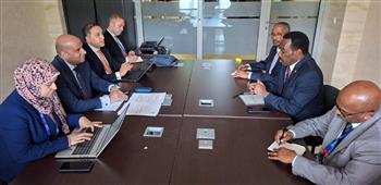   وزير العمل يبحث تفعيل التعاون مع الجزائر والسودان