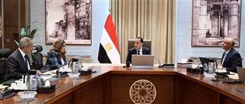   رئيس الوزراء يتابع موقف تنفيذ المشروعات التنموية والخدمية بمحافظة الإسكندرية 