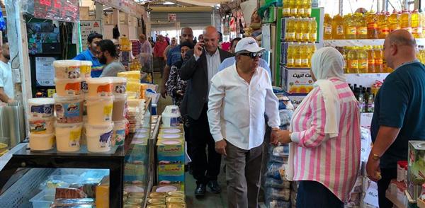 محافظ الدقهلية يتفقد معارض السلع ومنافذ الخبز بالمنصورة
