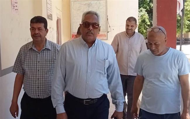 نائب محافظ سوهاج يتفقد لجان الثانوية العامة للتأكد من جاهزيتها قبل انطلاق الامتحانات غدًا