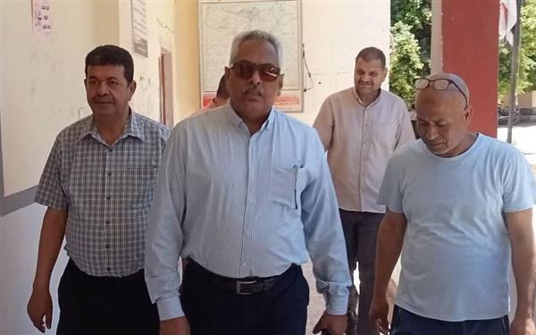 نائب محافظ سوهاج يتفقد لجان الثانوية العامة للتأكد من جاهزيتها قبل انطلاق الامتحانات غدًا