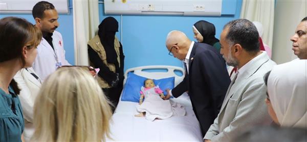 محافظ شمال سيناء يصطحب وفد دبلوماسي هولندي لزيارة مستشفى العريش العام