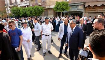 محافظ الدقهلية يتفقد انتظام دخول الطلاب والطالبات للجان امتحانات الثانوية العامة
