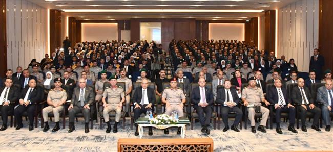 الأكاديمية العسكرية تحتفل بتخرج الدورة التدريبية للمرشحين للتعيين بعدد من الوزارات