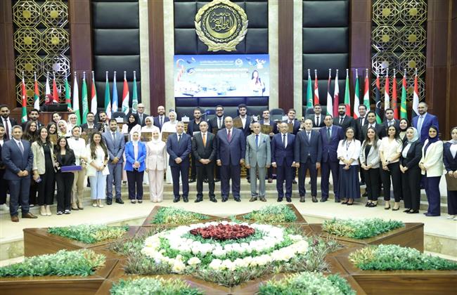 الأكاديمية العربية تجمع قادة الصناعة وصناع القرار لاختيار أفضل مشروع تخرج بكلية النقل الدولي واللوجستيات 