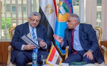   مستشار رئيس الجمهورية لشئون الصحة  يشيد بمستشفى الصدر الجامعي بطنطا