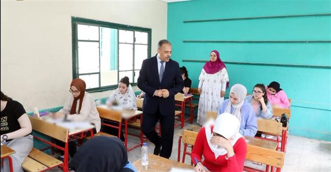 من داخل لجان الامتحانات.. رسائل محافظ الشرقية لطلاب الثانوية العامة وأولياء الأمور