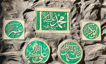   بلاطات رخامية بالحرم المكي تحمل أسماء الخلفاء الراشدين وتوثق عمارة المسجد الحرام
