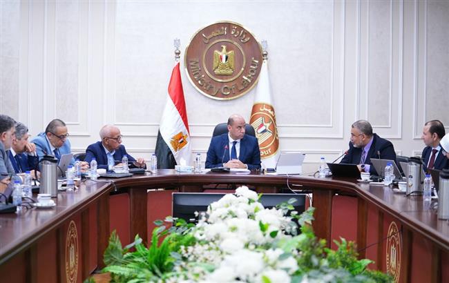 وزير العمل يترأس اجتماع المجلس الأعلى للتشاور الاجتماعي