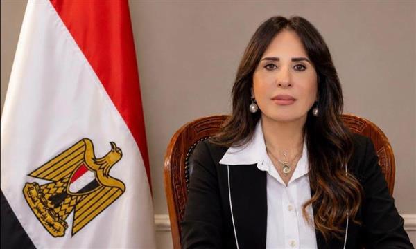 وزيرة الإسكان تتابع موقف تنفيذ المشروعات السكنية بـ 5 مدن