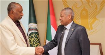 سفير السودان بالقاهرة يشيد بدعم ديوان الزكاة  لمشروع العودة إلى الديار