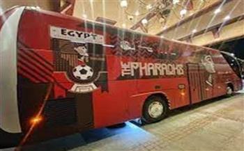 حافلة منتخب مصر تتحرك وسط دعم جماهيرى لمواجهة نيوزيلندا بكأس العالم