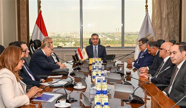 وزير التموين يبحث مع "إي فاينانس" التعاون في تنفيذ "كاري أون"