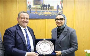 محافظ الوادي الجديد تلتقي نقيب عام المهندسين