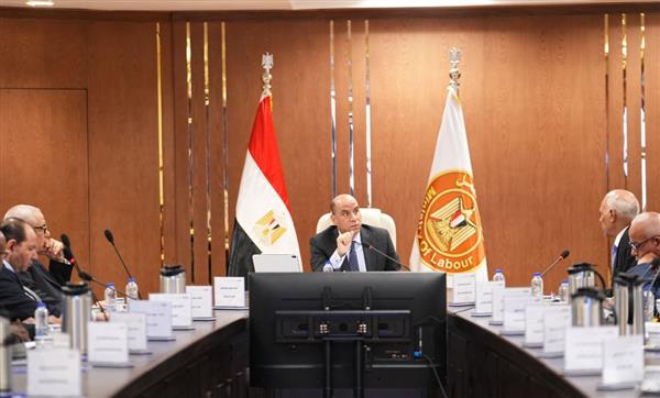 وزير العمل: صندوق إعانات الطوارئ يقدم "إعانات" لـ 441 ألف عامل بـ2.557 مليار جنيه