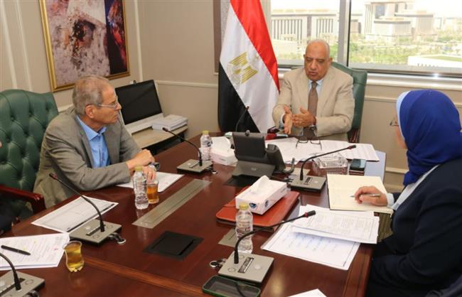 وزير الكهرباء يجتمع بقيادات "التحكم" وإنتاج ونقل الكهرباء ويتابع خطة التشغيل