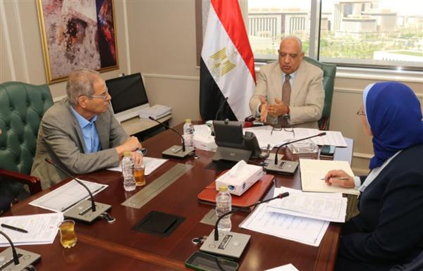 وزير الكهرباء يجتمع بقيادات "التحكم" وإنتاج ونقل الكهرباء ويتابع خطة التشغيل