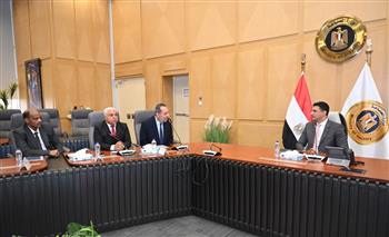 وزير الصناعة يبحث مع غرفة صناعة منتجات الأخشاب والأثاث تحديات القطاع 
