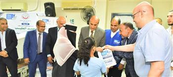   أسيوط والأزهر يقدمان 140 سماعة طبية لدعم أطفال ضعاف السمع