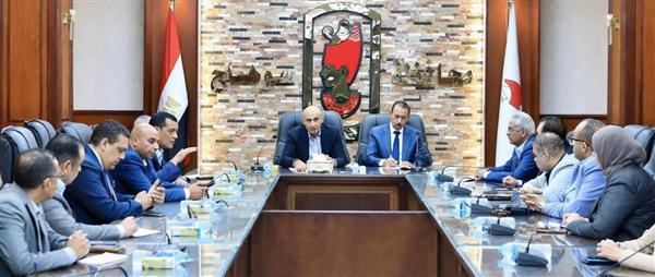 وزير التعليم ومحافظ سوهاج يبحثان انتظام امتحانات الثانوية وخطط تطوير المدارس