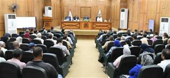 محافظ قنا يتابع ملفات التقنين والتصالح واسترداد أراضي الدولة