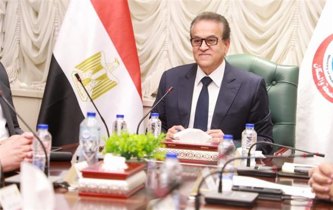 وزير الصحة يبحث مع رئيس مركز باراكير لطب العيون إنشاء فرع بالقاهرة 
