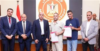   وزير العمل يسلم عقودًا لذوي الهمم بالعاصمة الجديدة