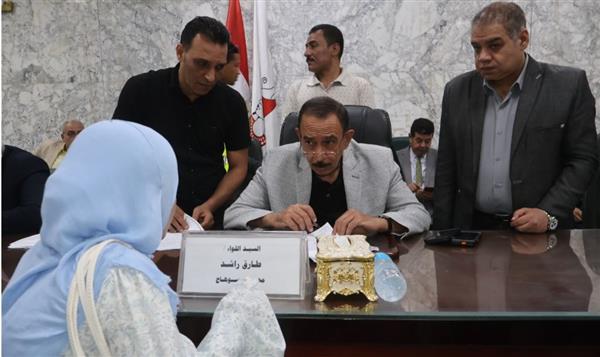 محافظ سوهاج يبحث مطالب المواطنين وحل مشكلاتهم