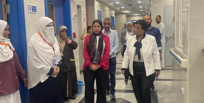 في زيارة غير مرتبة.. نائب وزير الصحة تتفقد مستشفى ديروط المركزي فجرًا 