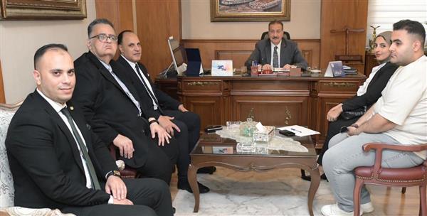 محافظ بورسعيد يستقبل وفد من البنك الأهلي المصري لبحث أوجه التعاون المشترك
