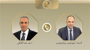 وزير الخارجية ونظيره اليوناني يبحثان سبل دعم العلاقات الثنائية والتطورات الإقليمية