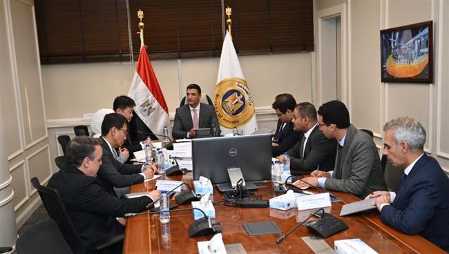 وزير الصناعة يبحث مع مسؤولي شركة سامسونج إلكترونيكس مشروعاتها الحالية