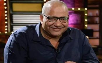 محكمة الأسرة تقضى بإلزام بيومى فؤاد بدفع أجر خادم لطليقته