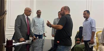 محافظ شمال سيناء يستقبل المواطنين بقاعة المجد