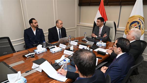 وزير الصناعة يبحث مع شركة إيرسك لحلول الطاقة المتجددة فرص دعم التحول الأخضر