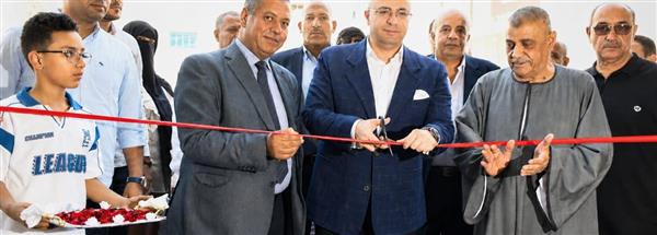محافظ الفيوم يفتتح معرض لبيع السلع الغذائية بأسعار مخفضة بالتعاون مع الغرفة التجارية