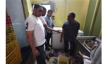 ضبط 100 كيلو لحوم ومصنعات غذائية غير صالحة داخل مطعم شهير بأسيوط