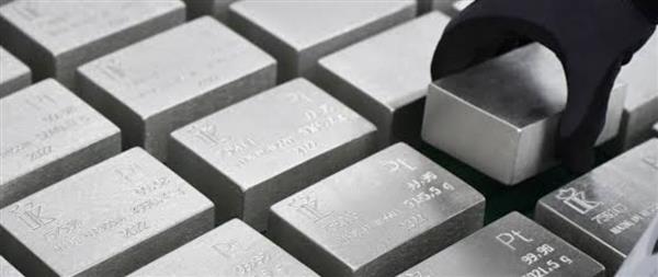 الإنتاج العالمي من البلاتين مرشح للهبوط 15% بحلول 2034 وتحذير من أزمة معروض