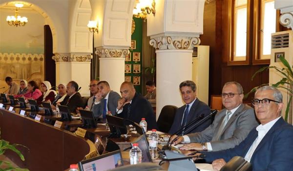 مجلس خدمة المجتمع بجامعة الإسكندرية يستعرض جودة الخدمات الطبية بالمستشفيات الجامعية