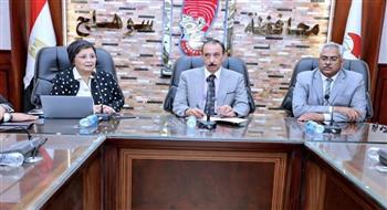 محافظ سوهاج ونائب وزير الصحة يترأسان المجلس الإقليمي للسكان