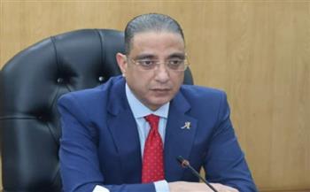 محافظ الجيزة: رفع كفاءة المسطحات الخضراء حول الأهرامات لإبراز الهوية الحضارية للموقع