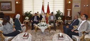   محافظ بورسعيد يستقبل وفد من وزارة الخارجية لبحث التعاون المشترك 